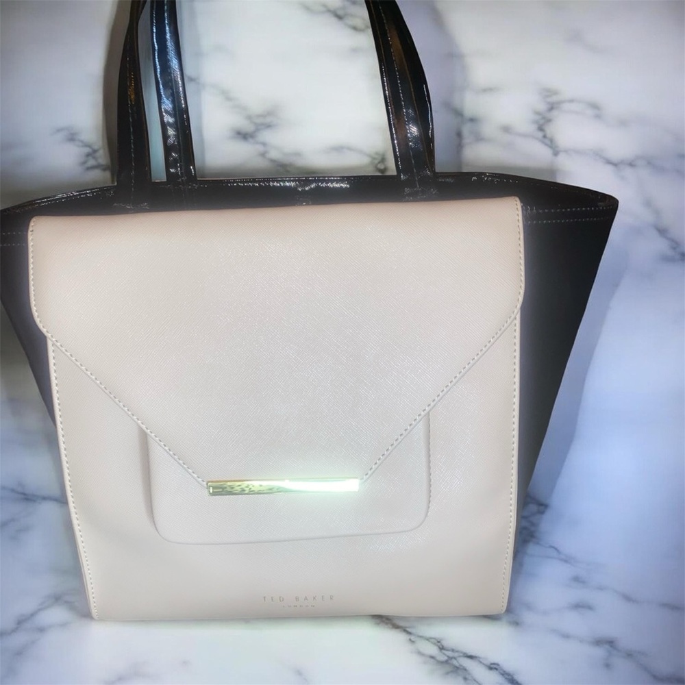 Ted Baker Roselle Large Shopper Bag
 Two-Tone Tote Bag in Cream blush  & Black